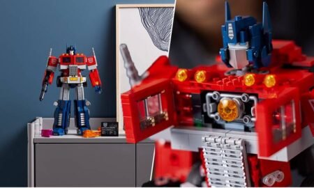 This Lego Optimus Prime Officially Transforms, and We Need It